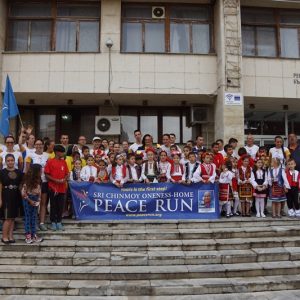 Град Левски посрещна тържествено Световния пробег на мира и факлоносците – снимки