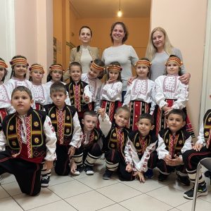 Децата от ДГ “Снежанка” участваха в празник на Българската армия в Плевен