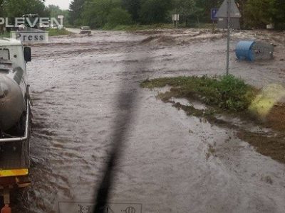 Над 30 сигнала са постъпили на горещия телефон на община Плевен след бурята