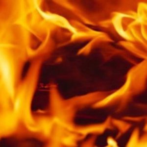 Огън унищожи напълно автомобил в ж.к. „Сторгозия“
