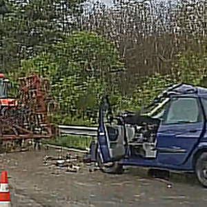 Сблъсък между трактор и кола след разклона за село Гривица
