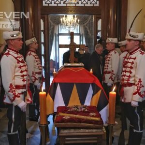 След 76 години: Погребаха цар Фердинанд в семейната крипта в двореца “Врана”
